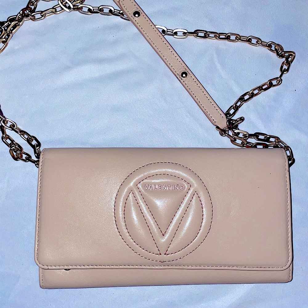 Valentino Chain-link Clutch ✨🤍